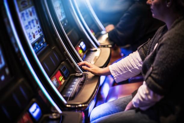danavip mobile app interface showing Liga 1 sportsbook markets and live-casino options